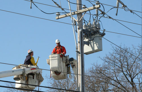 Image-of-men-in-bucket-truck-fixing-electric